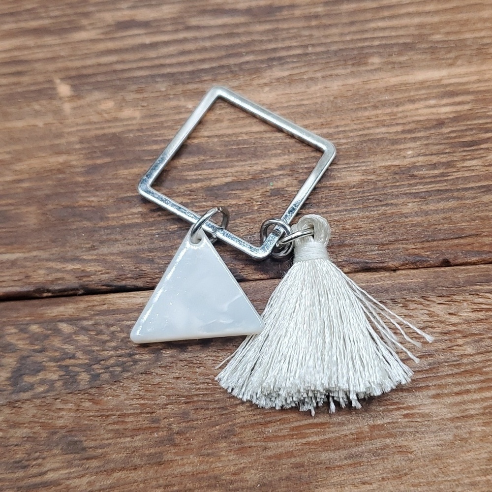 pyramid‎ tassel pendant